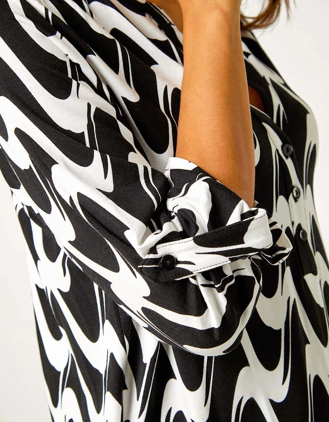 Geometric Print V-neck Stretch Blouse - Black