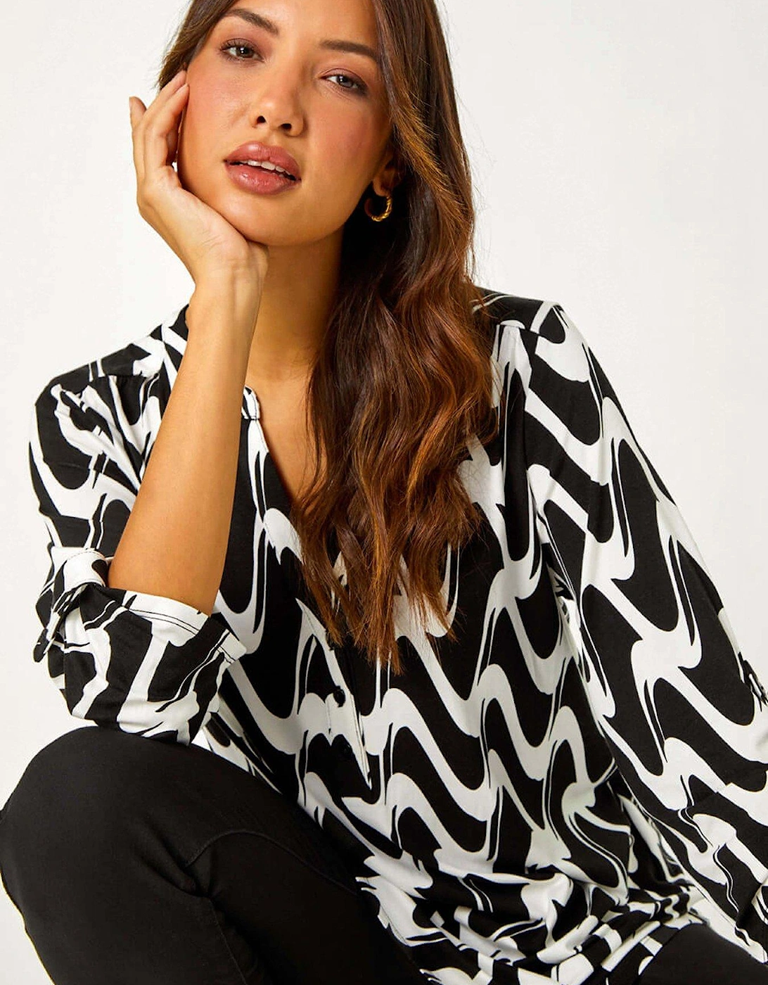 Geometric Print V-neck Stretch Blouse - Black