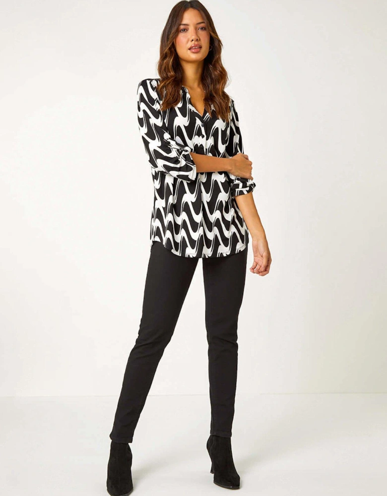 Geometric Print V-neck Stretch Blouse - Black