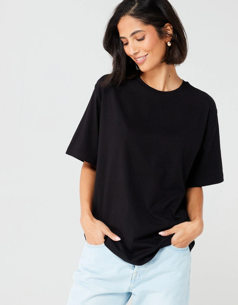 Essential Oversized T-shirt - Black