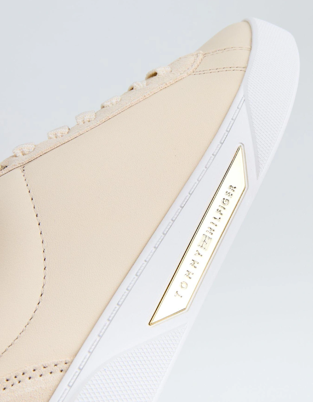 Court Logo Trainer - White