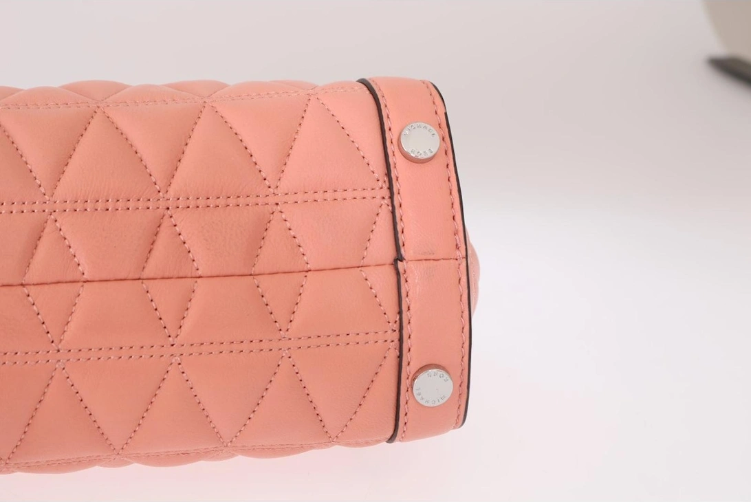 Exquisite Pink Leather Shoulder Bag with Zip Closure & Gold-Tone