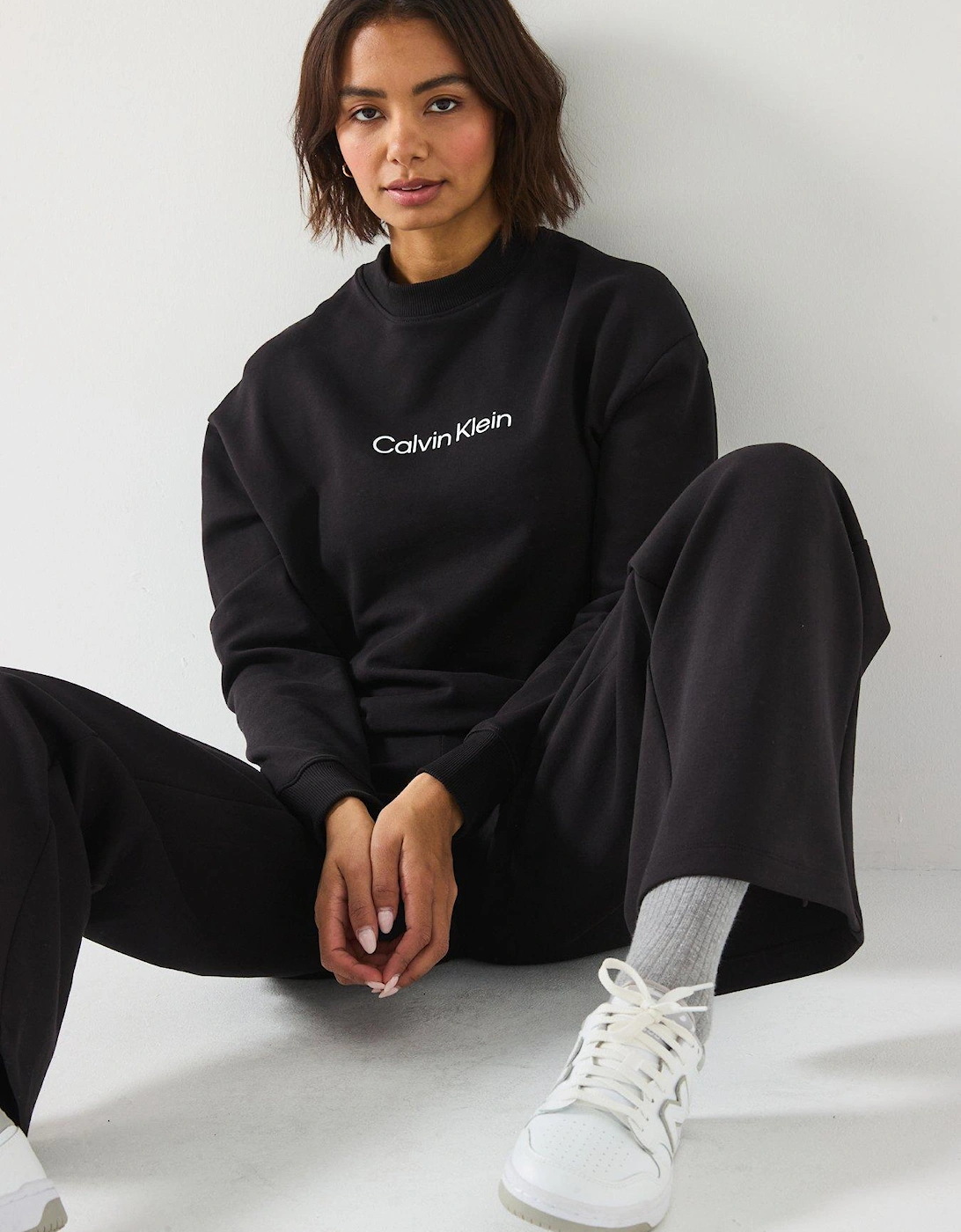 Hero Logo Sweatshirt - Black