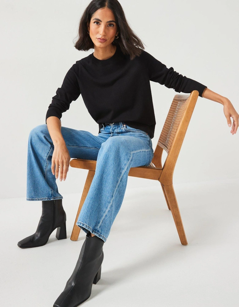 Relaxed Crew Neck Jumper - Black