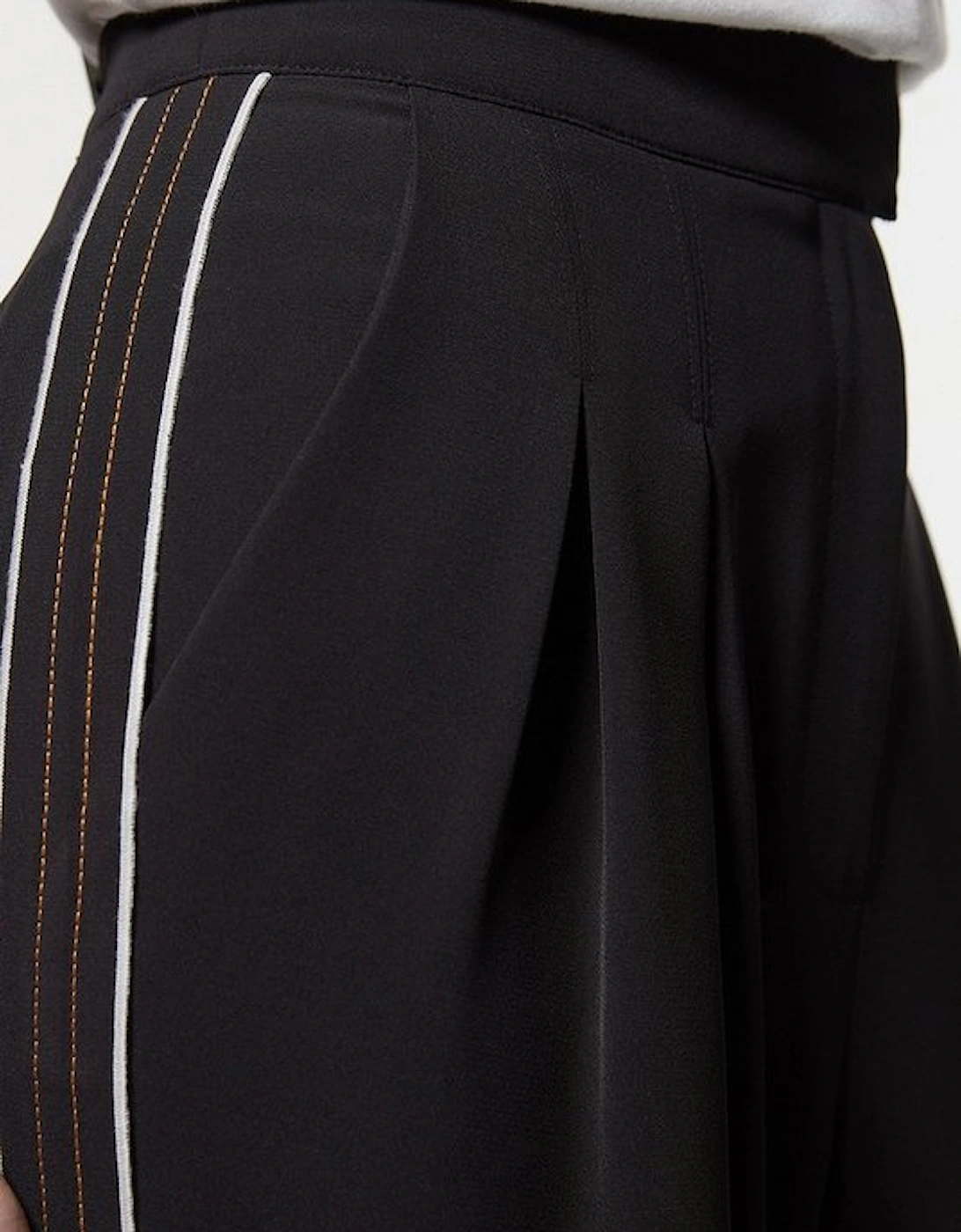 Soft Tailored Contrast Tipped Wide Leg Trouser