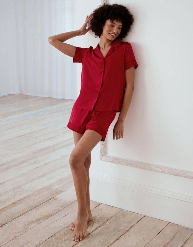 Short Sleeve Revere And Short Set In Satin With Lace Trim - Plain Red