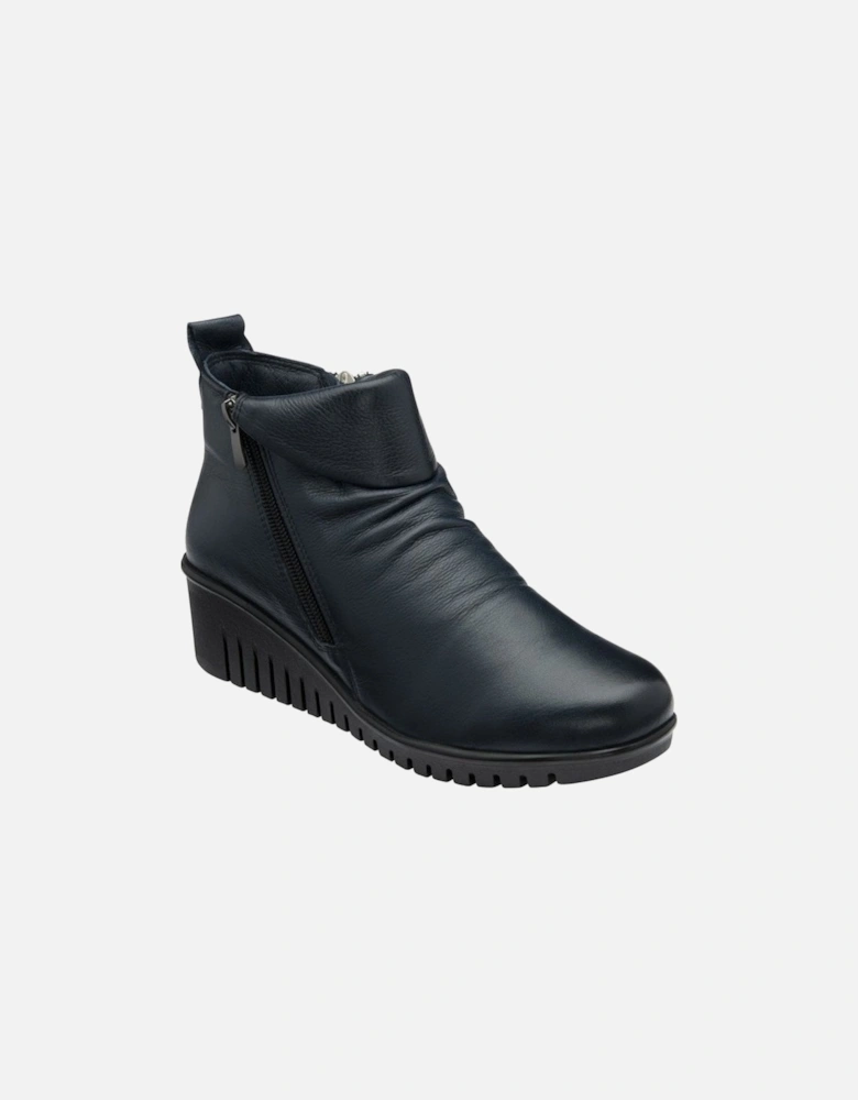 Cordelia boot in Navy Leather