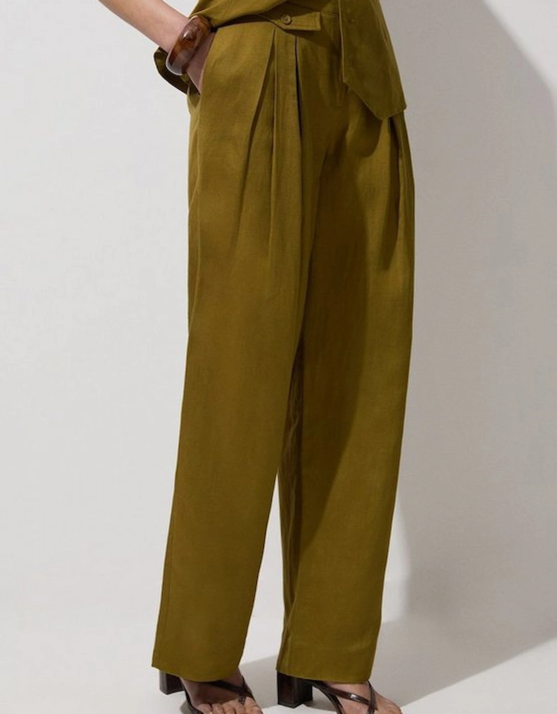 Viscose Linen Pleat And Pocket Detail Woven Straight Leg Trouser