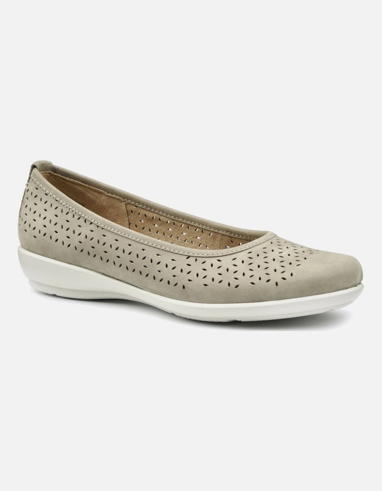 Livvy II Womens Pumps