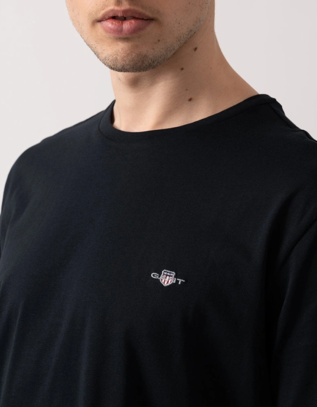 Mens Seasonal Essential Embroidered Archive Shield T-Shirt