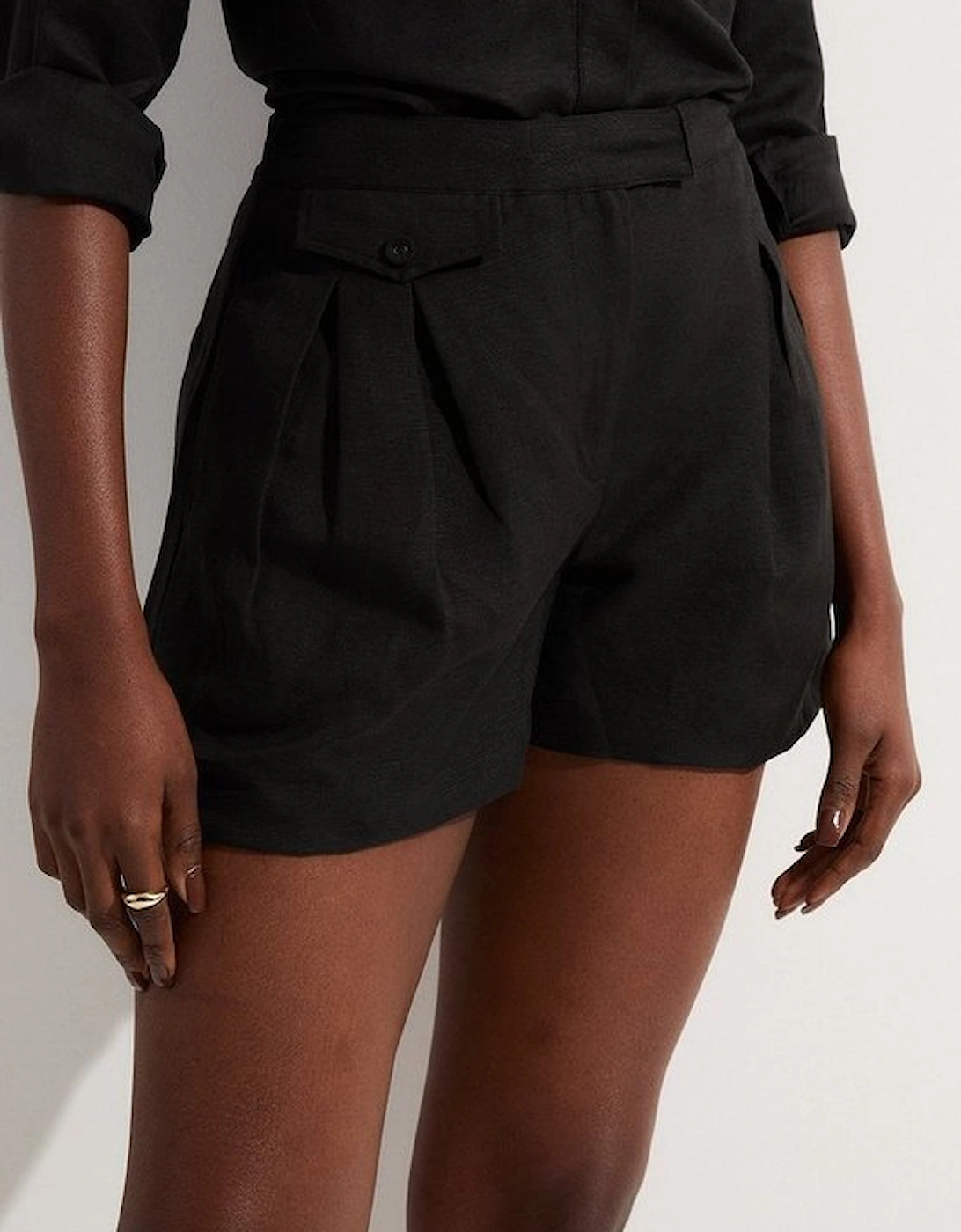 Viscose Linen Woven Pocket Detail Short