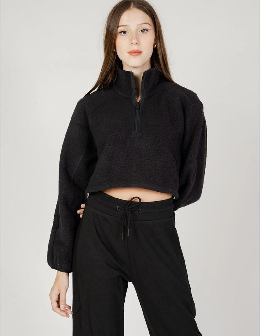 Womens Hoodless Polyester Sweatshirt - Black Sweaters
