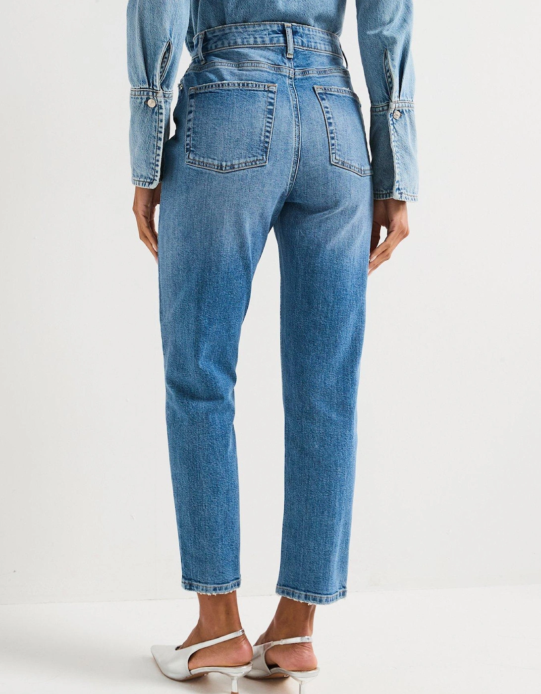 Comfort Girlfriend Straight Leg Jeans - Mid Wash