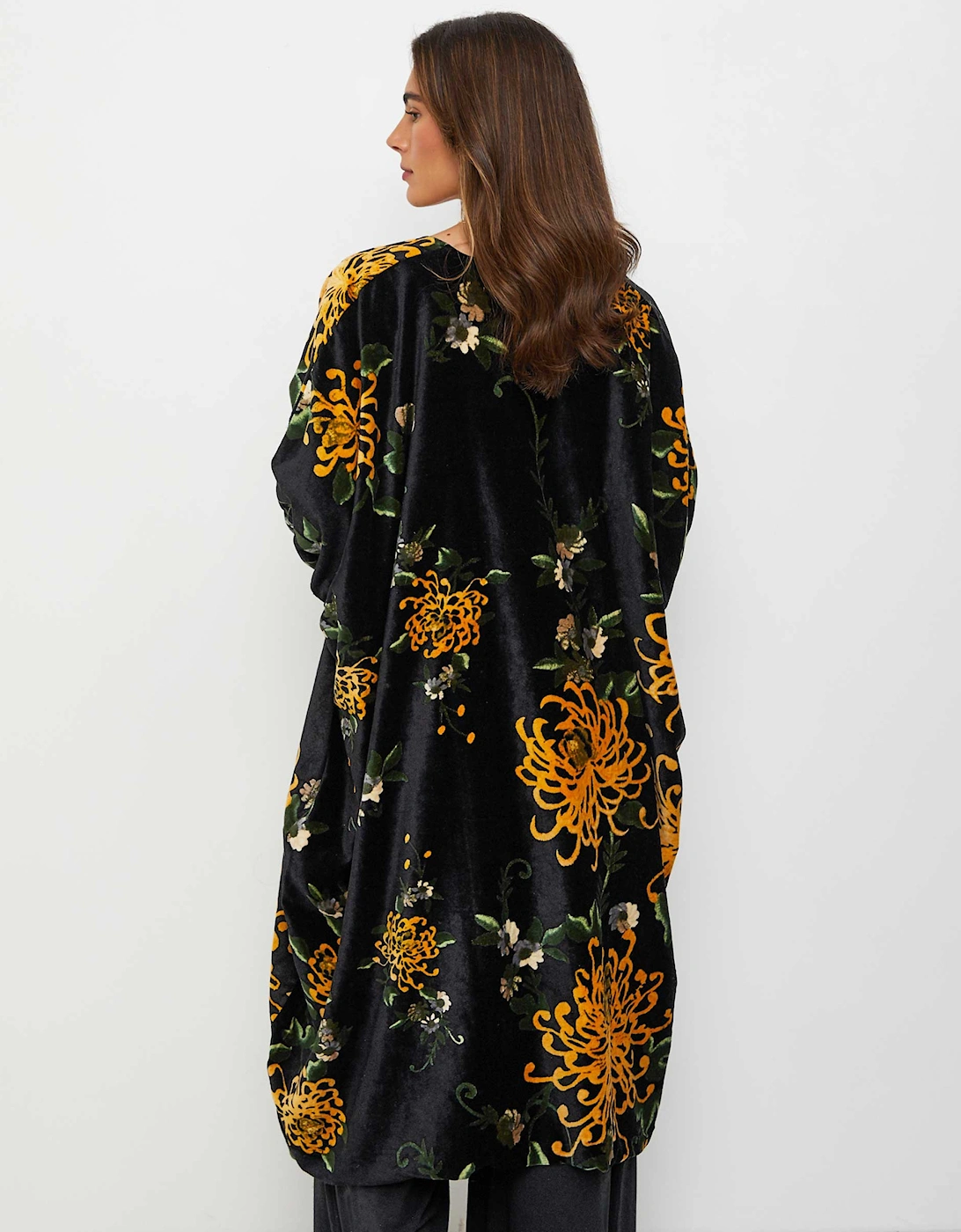 Chrysanthemum Black Velvet Grande Kimono