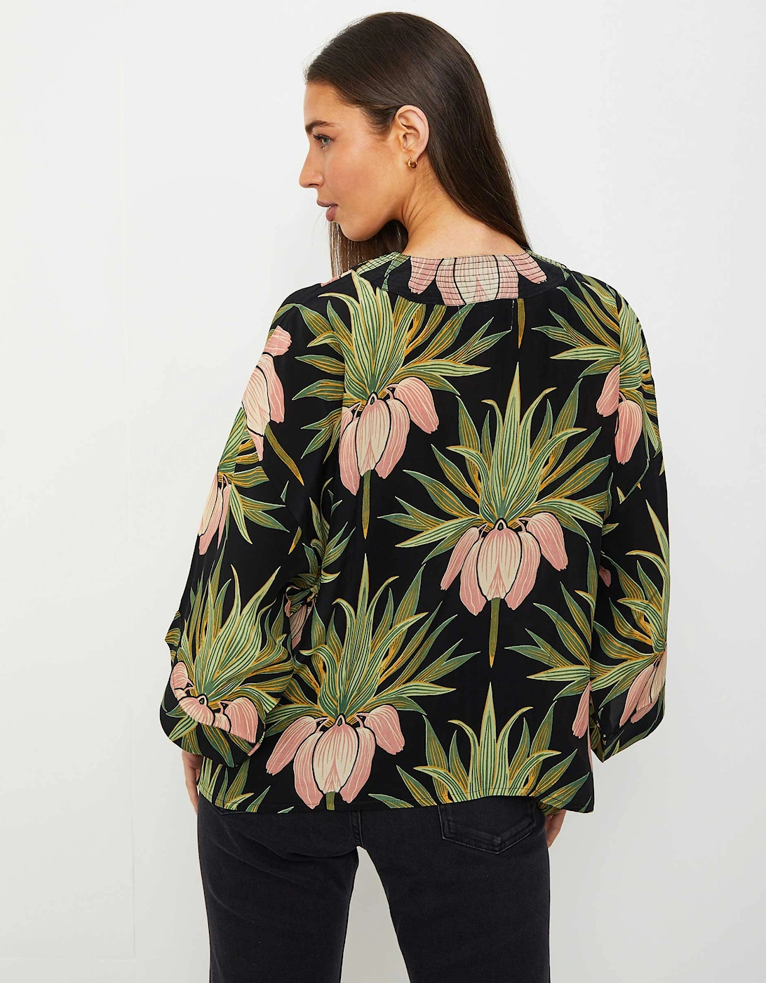 Deco Bud Black Crepe Kimono