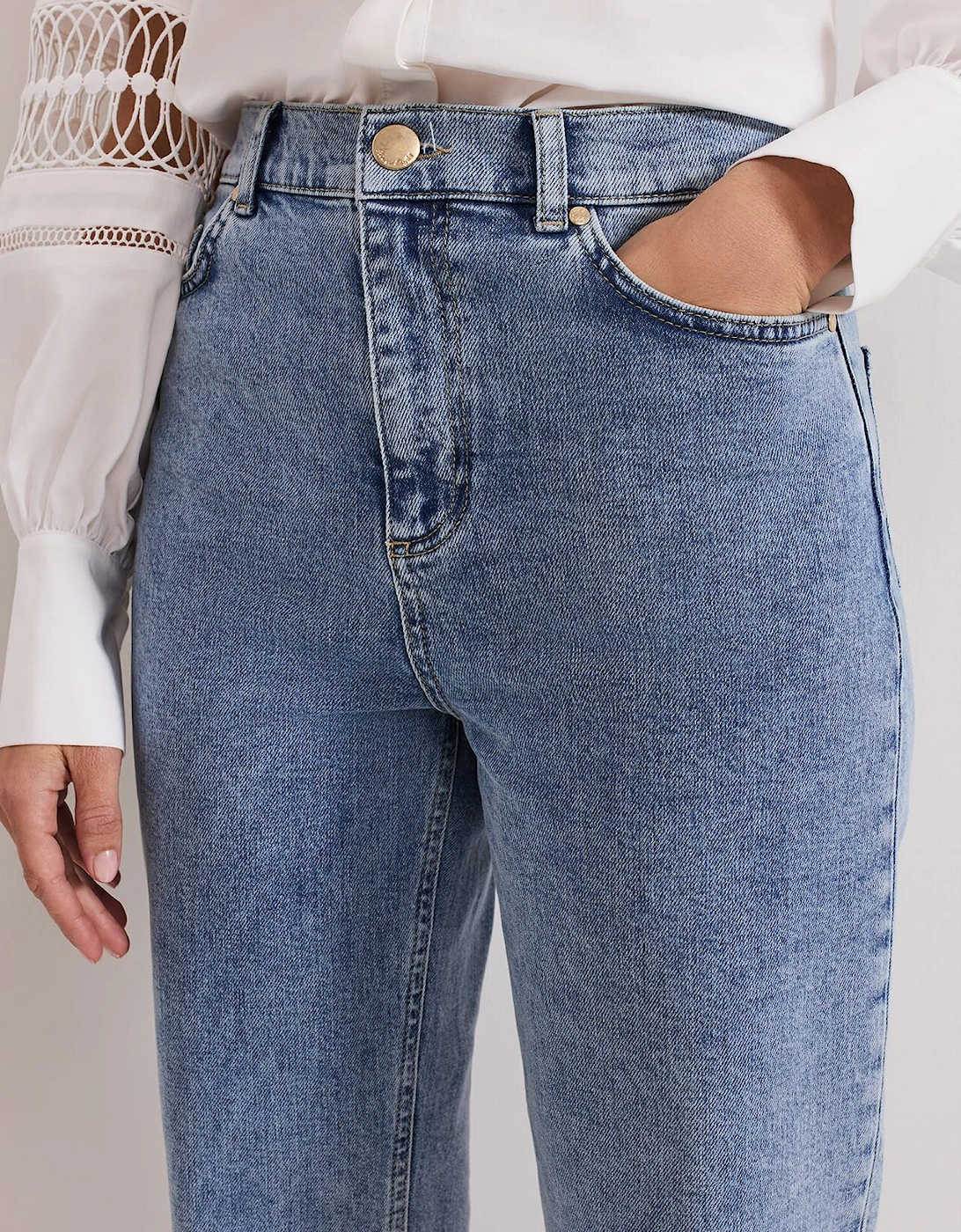 Lexi Mid Wash Crop Straight Jean