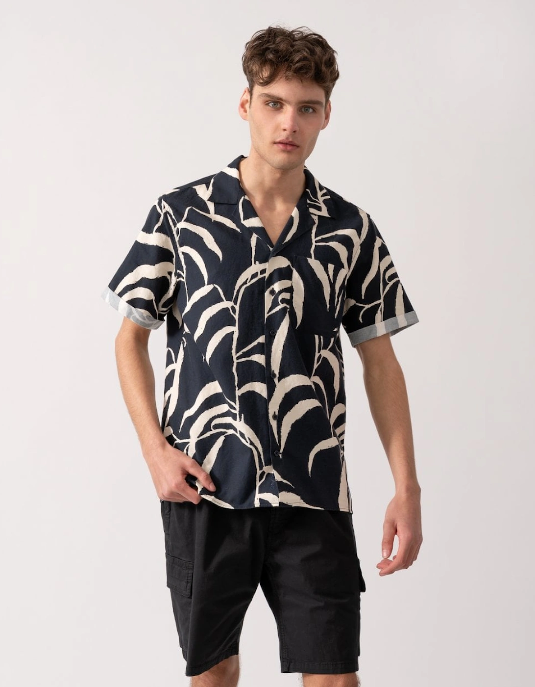 Ravenshead Mens Leaf Print Short Sleeved Shirt, 5 of 4