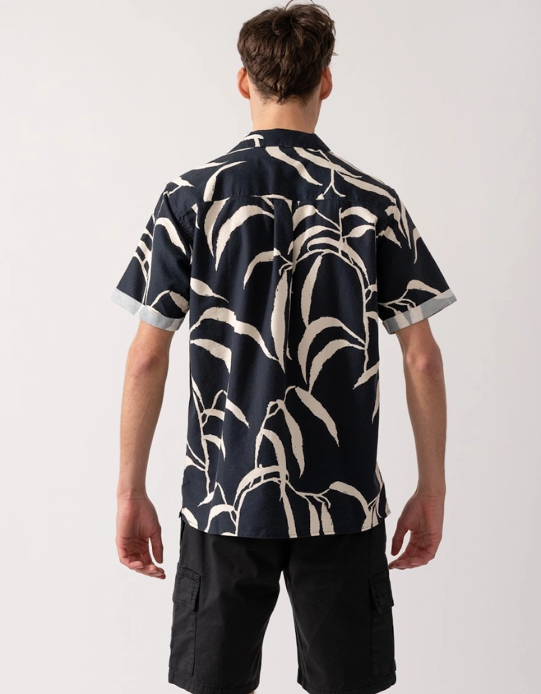 Ravenshead Mens Leaf Print Short Sleeved Shirt