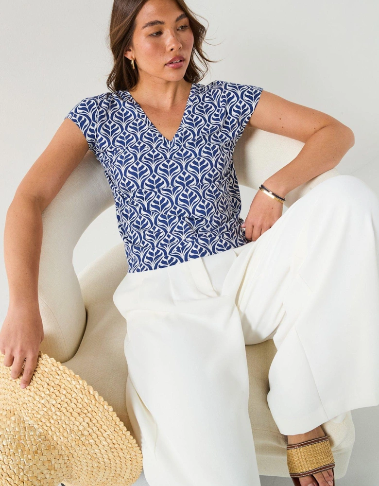 The Essential V Neck Print Leaf T-Shirt - Blue