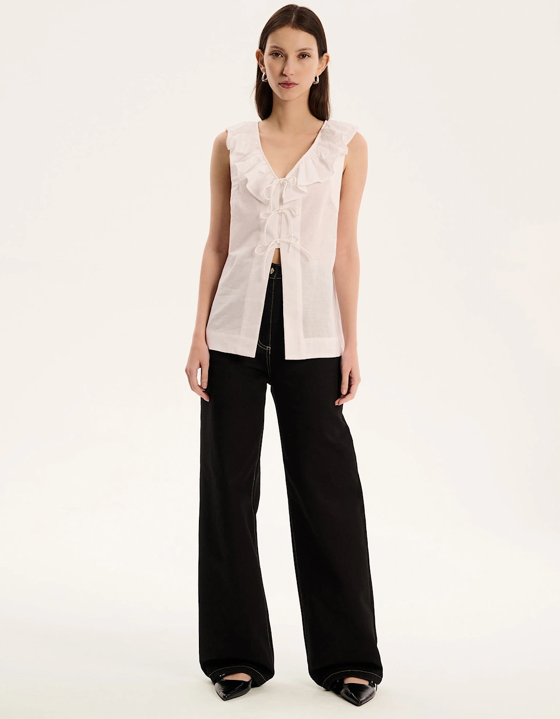 Rachael Frill Collar Sleeveless Blouse in White, 6 of 5