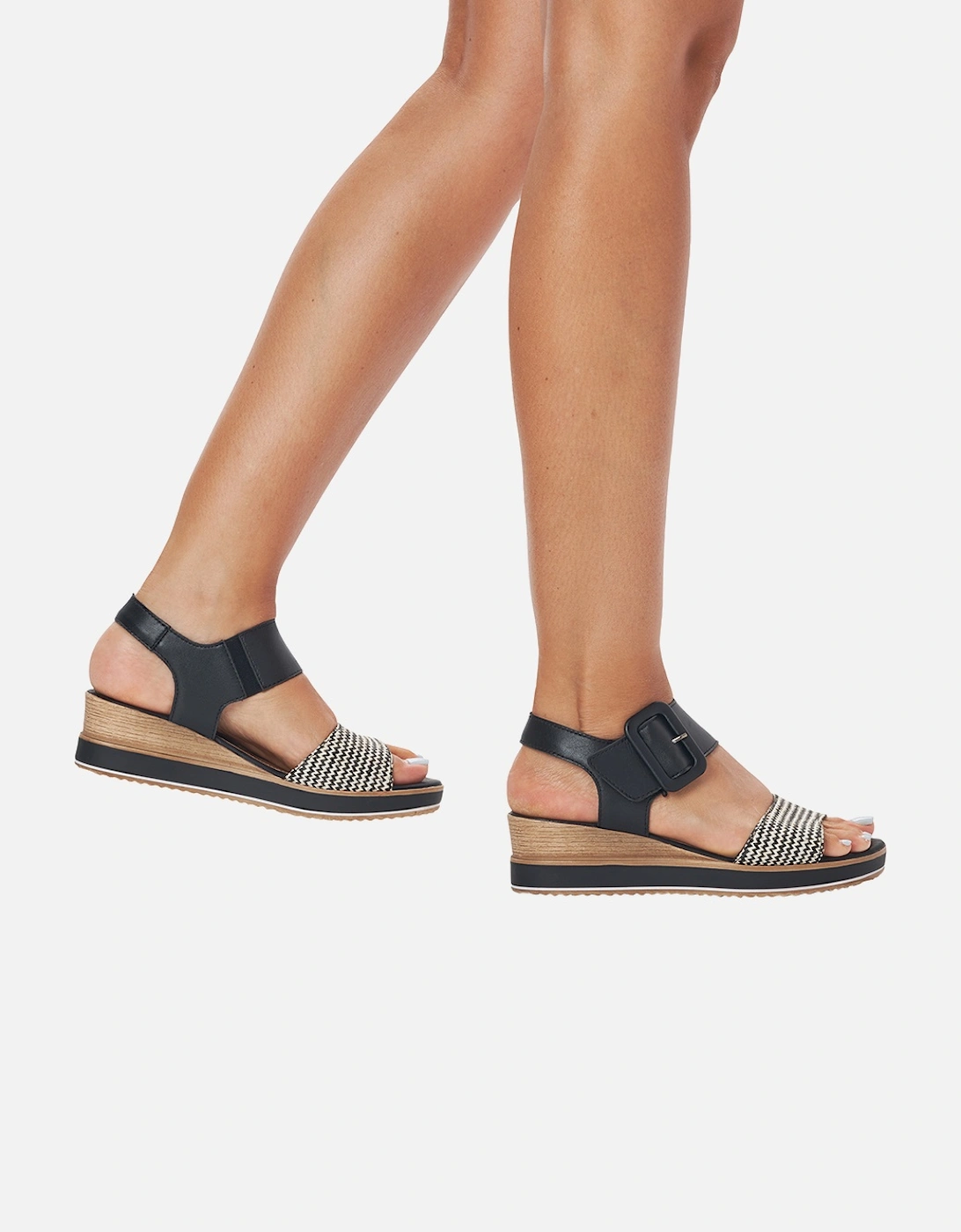 D6453-01 Women's Sandals Black/Cream