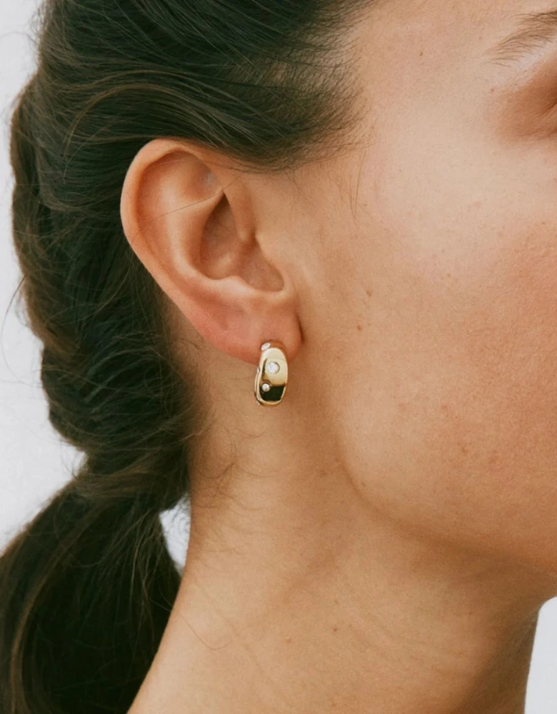 Selena hoops in gold