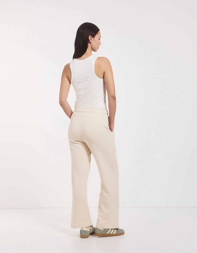 Signature Straight Leg Sweatpant in Cream