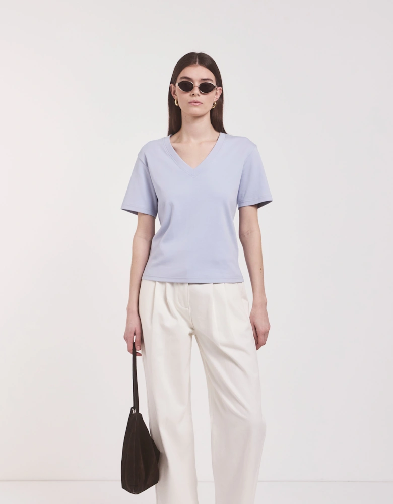 Signature V Neck T-shirt in Sky