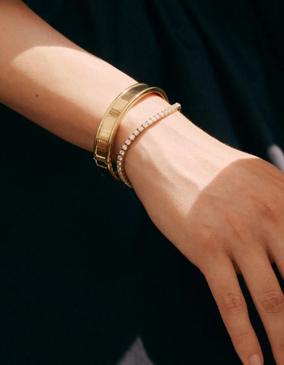Frame bangle gold