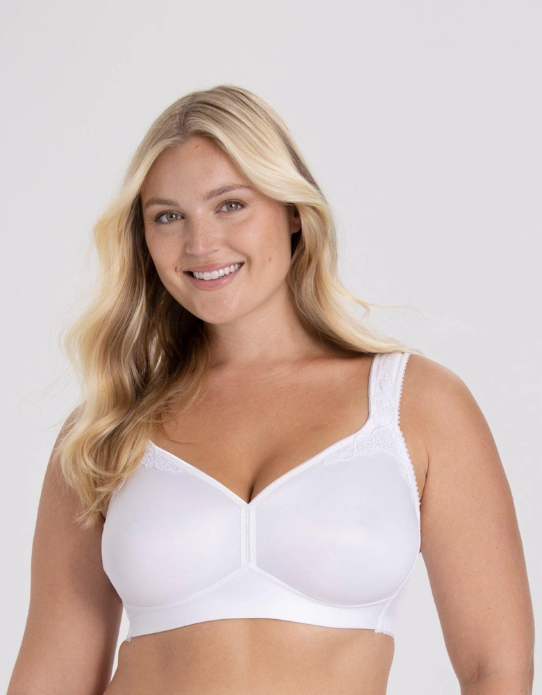 Smoothly Moulded Non Wired Bra - White