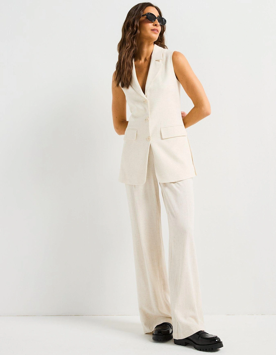 Claire Sleeveless Linen Blazer - Cream