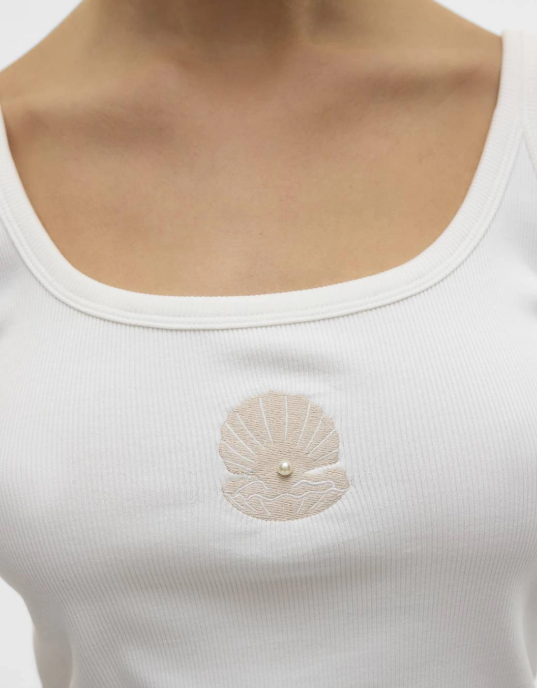 Diana Singlet Box Top Snow White Shell with Pearl