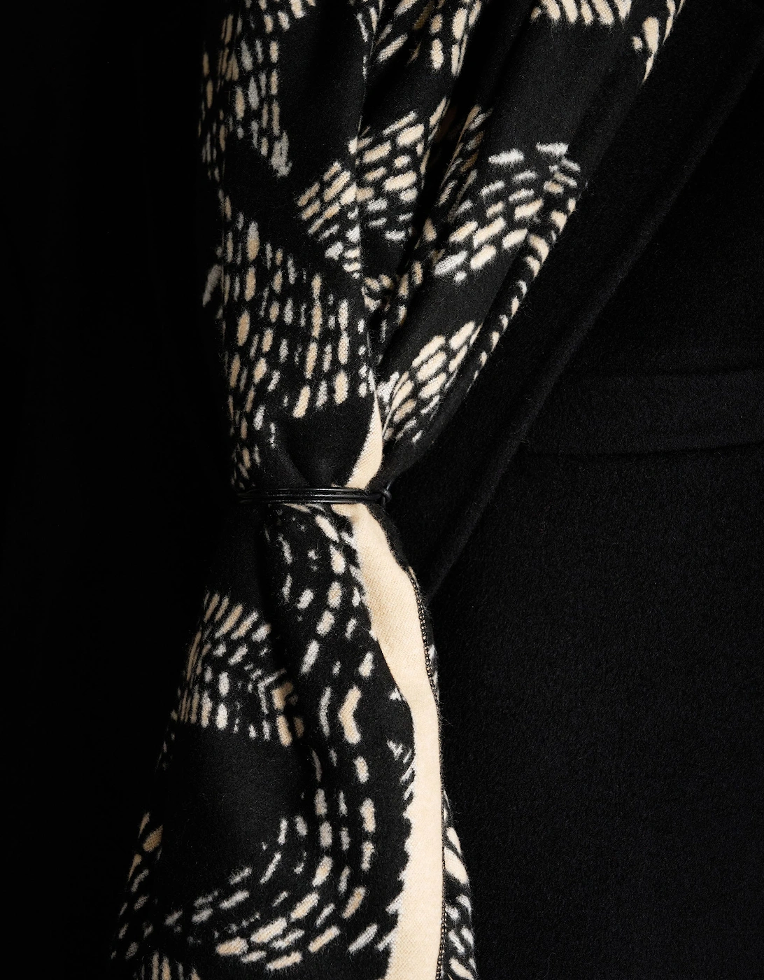 Behold Scarf