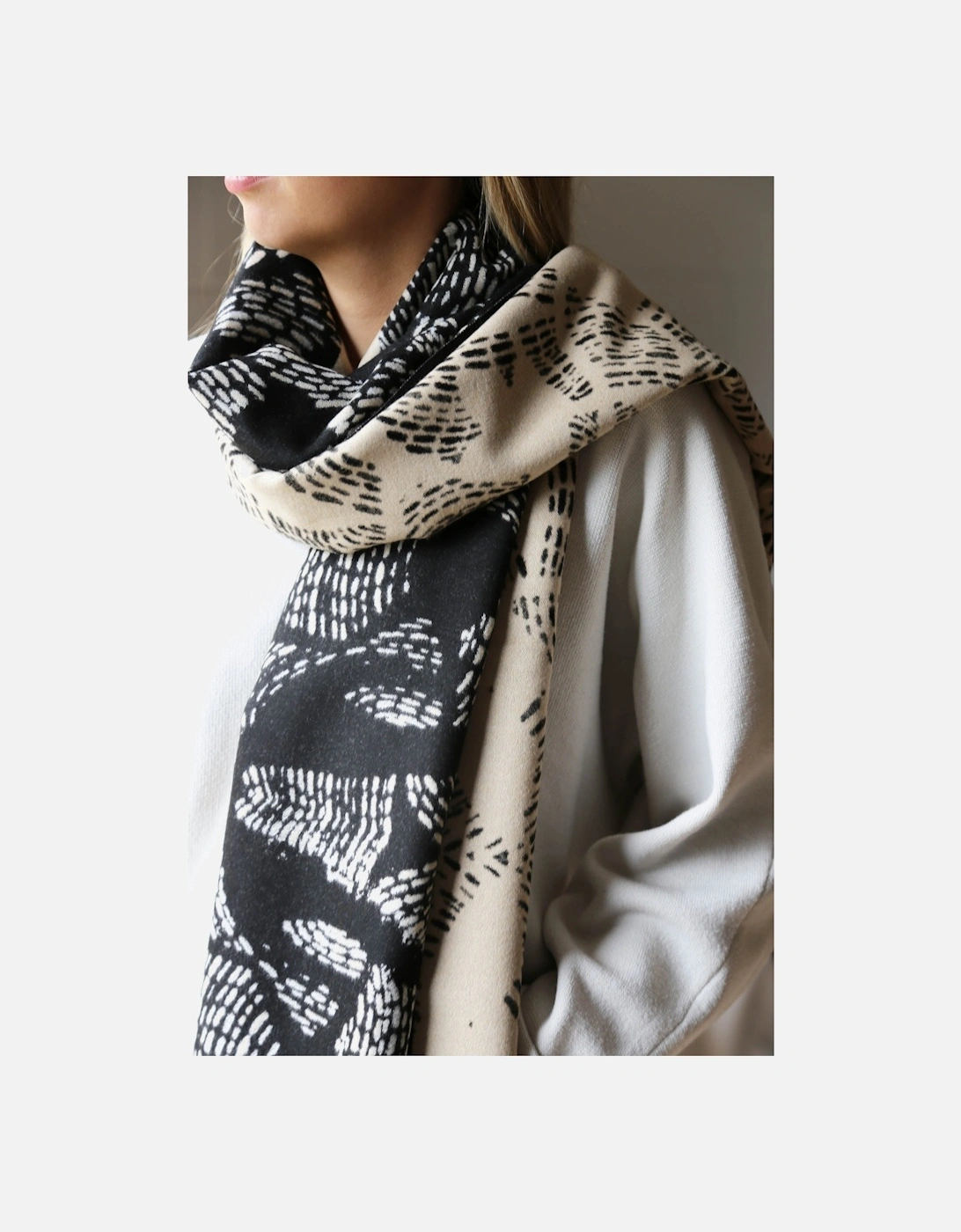 Behold Scarf