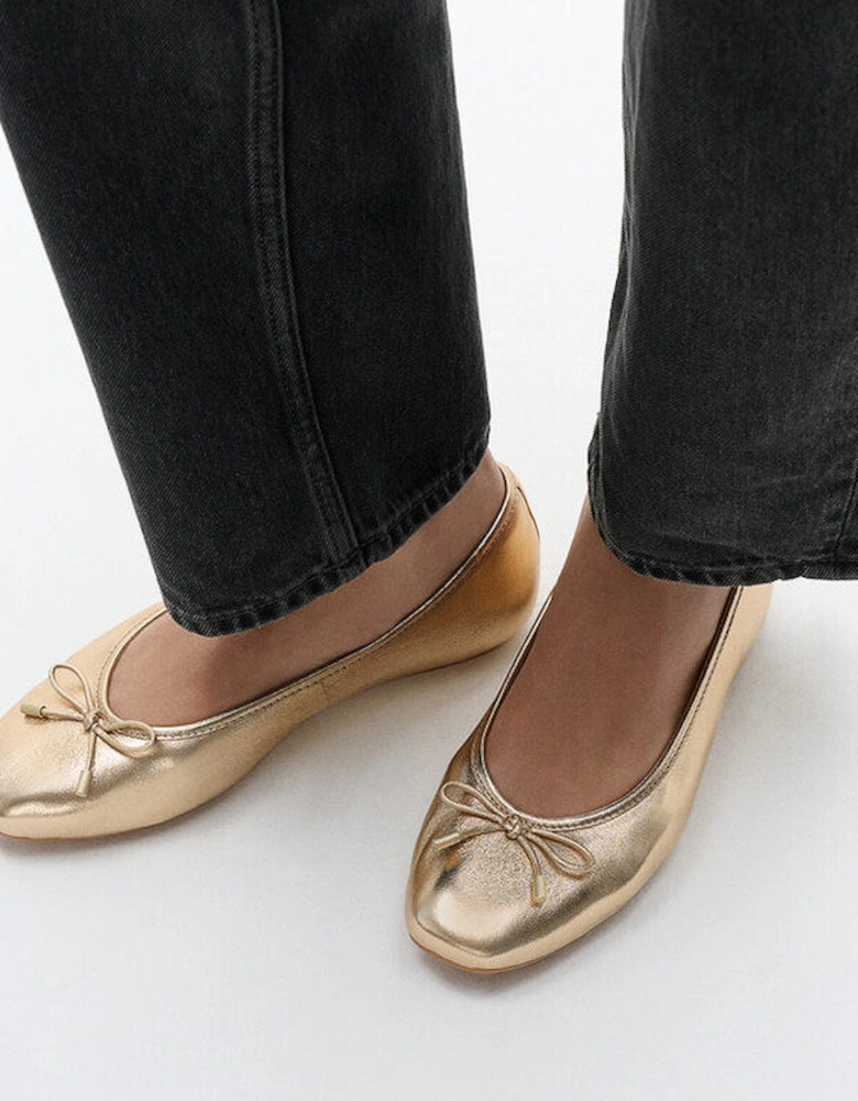 DELICATO BOW SOFT Womens Ballet Flats Platino