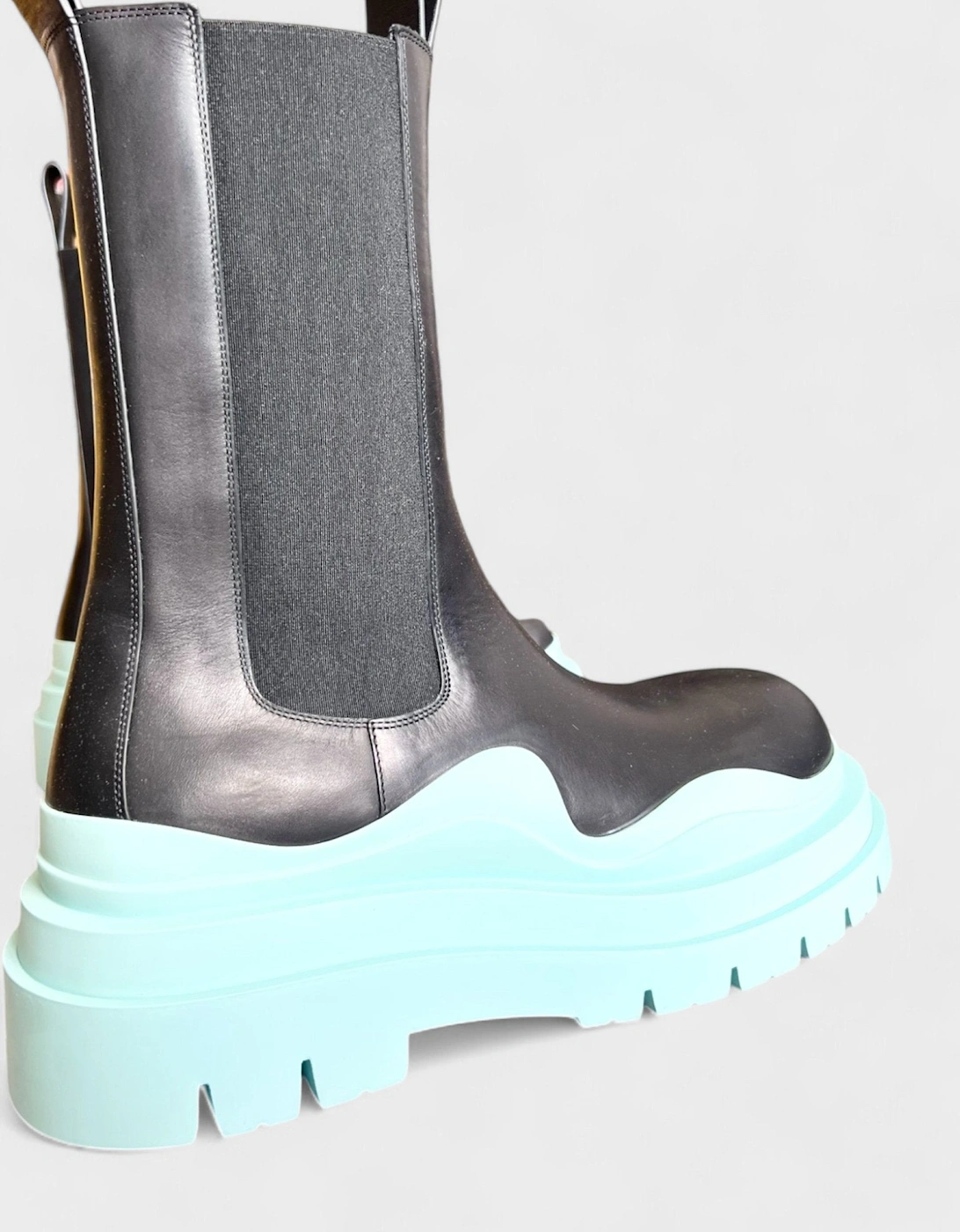 Tire Cropped Boot Black Blue