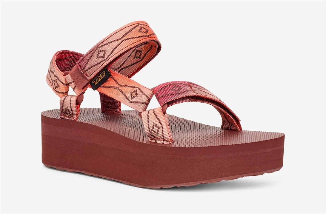 Flatform Universal Women's Sunscape Scarlet Sandals, 7 of 6