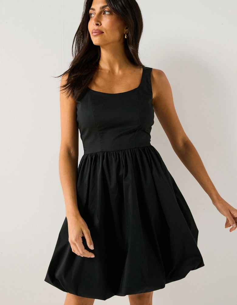 Mio Sleeveless Bubblehem Dress - Black