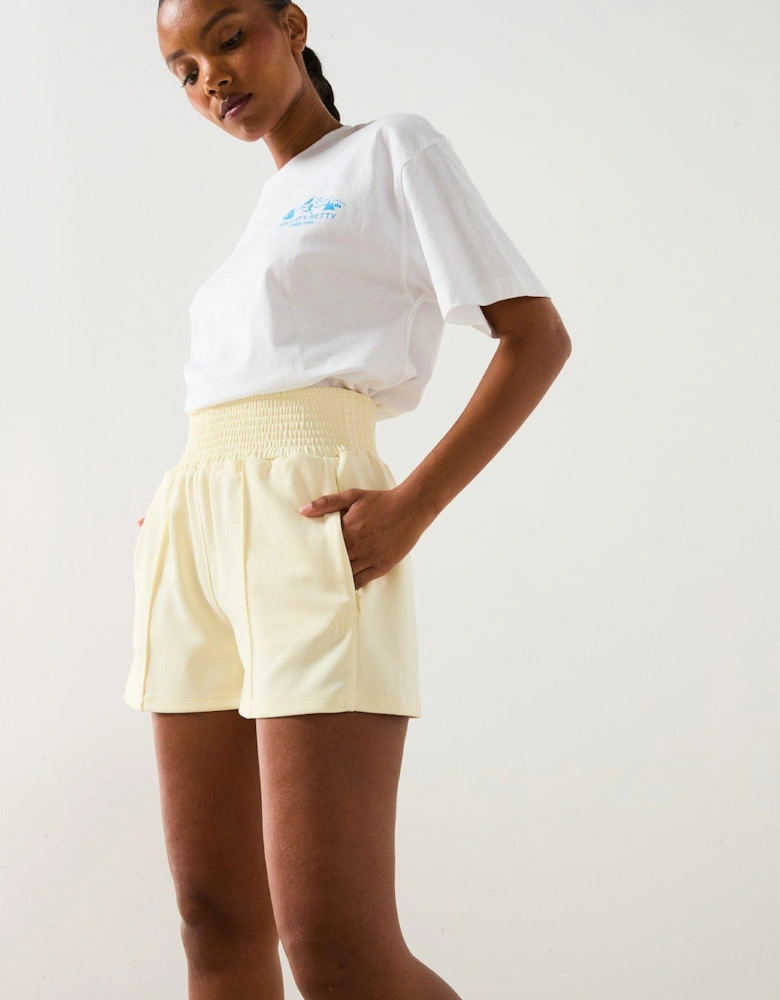 Womens Training Sand Wash Cloudweight Short - Yellow