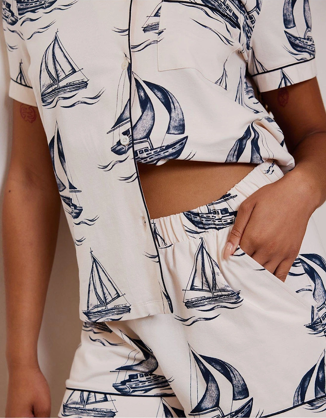 Boat Sketch Print Short Pyjama Set - White