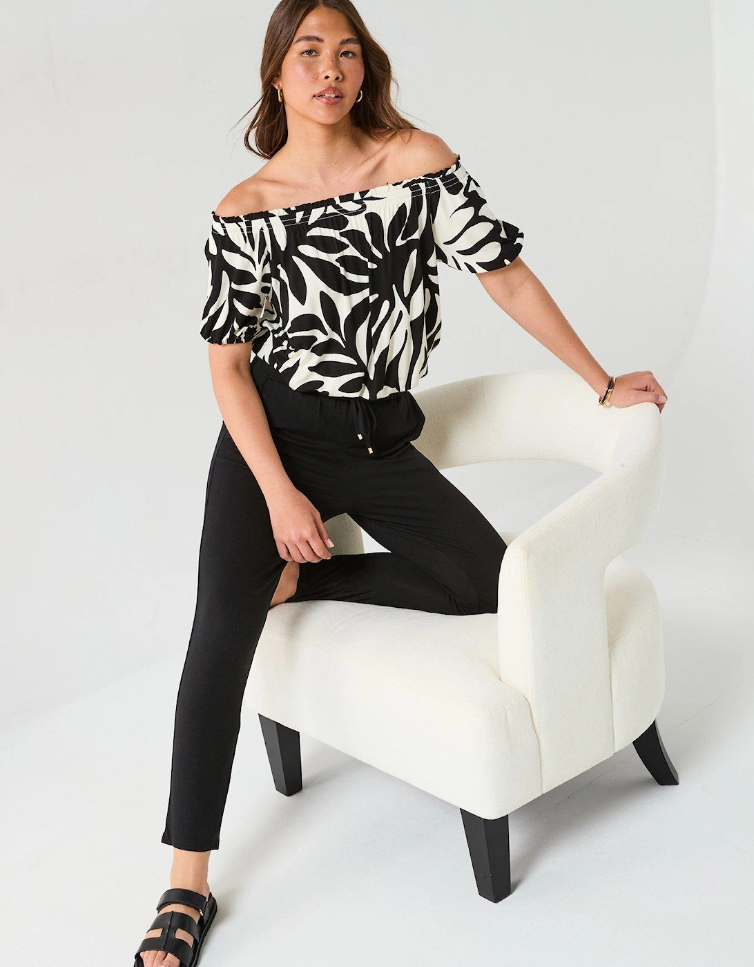 Tapered Leg Trousers - Black