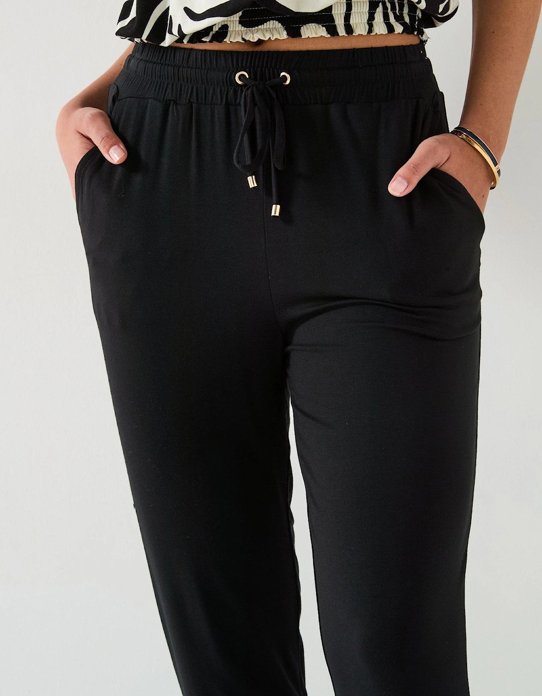 Tapered Leg Trousers - Black