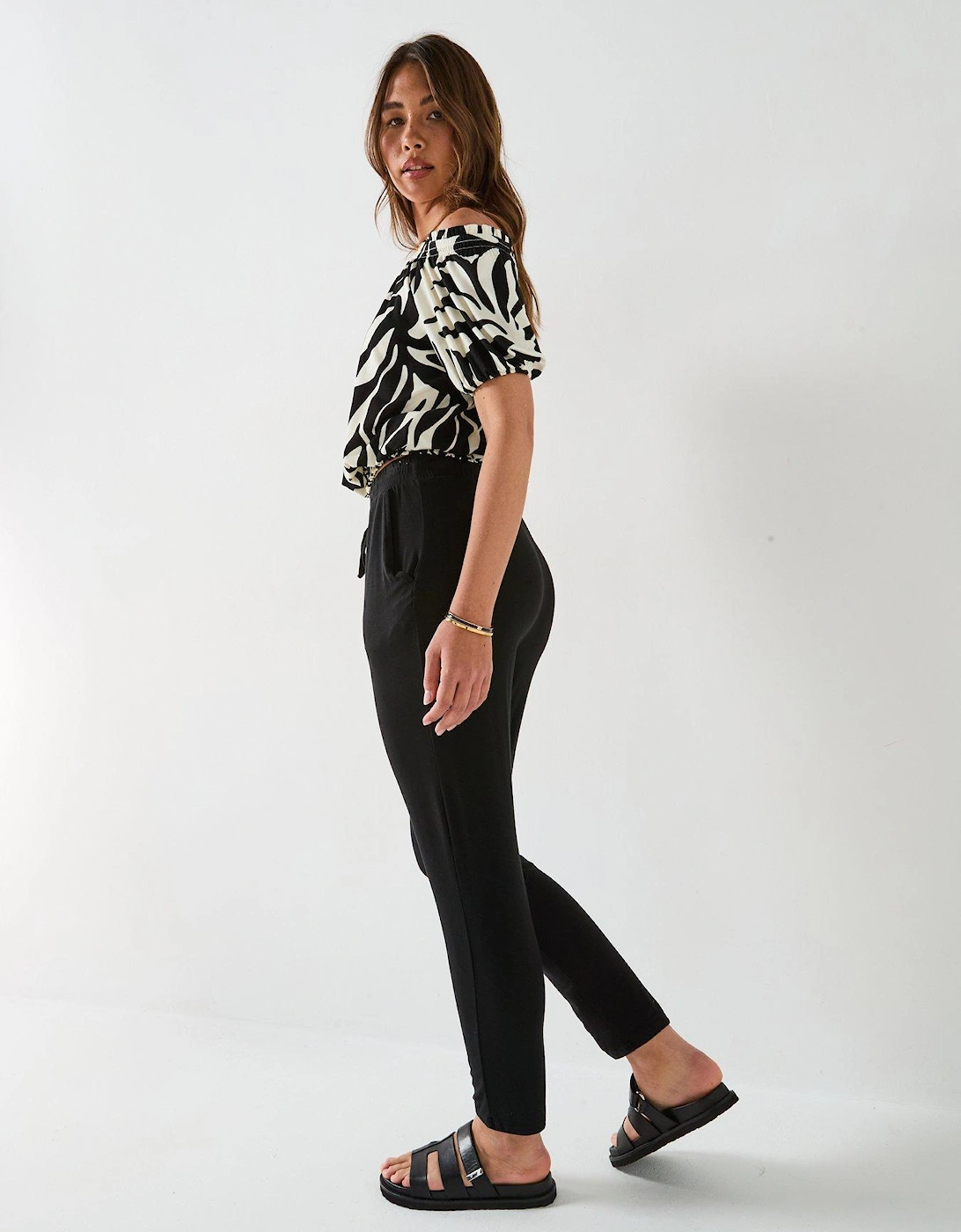 Tapered Leg Trousers - Black