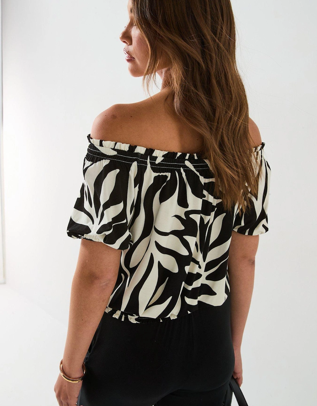 Bardot Shirred Waist Top - Mono Palm Print