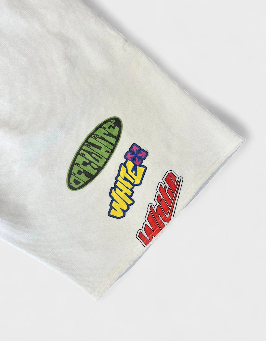 Arrow Sticker Sweatshorts White