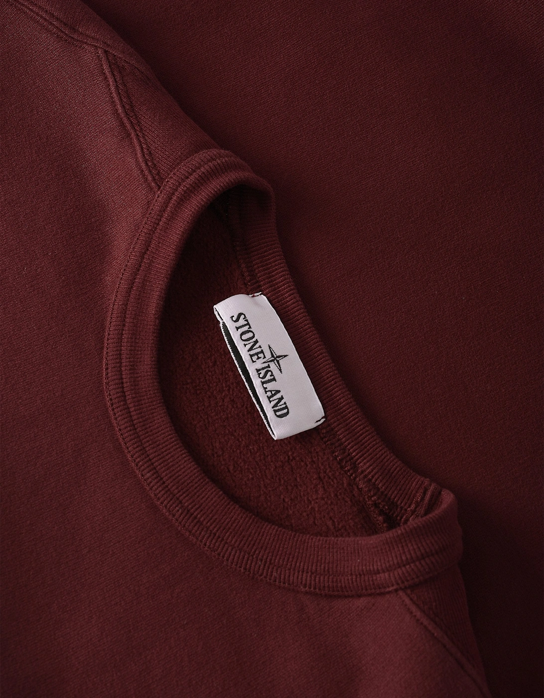 S0A20 Compass Badge Sweater Burgundy