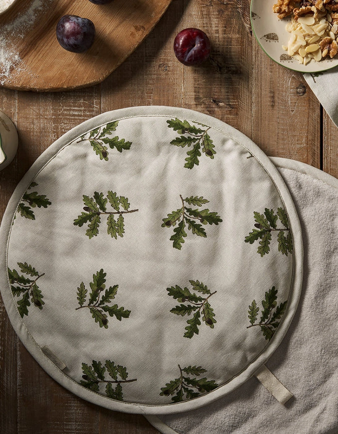 Acorn & Oak Leaves Hob Cover