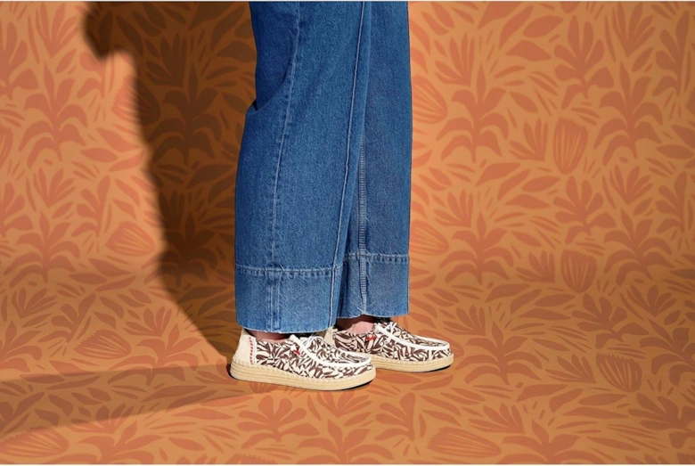 HEYDUDE Wendy Espadrille Retro Palm Cotton Blend Women's Downtown Brown/Egret Espadrilles