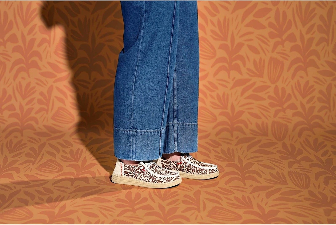 HEYDUDE Wendy Espadrille Retro Palm Cotton Blend Women's Downtown Brown/Egret Espadrilles