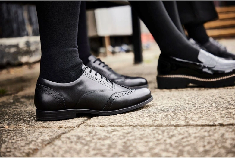 Lee Leather Girls's Black Loafers